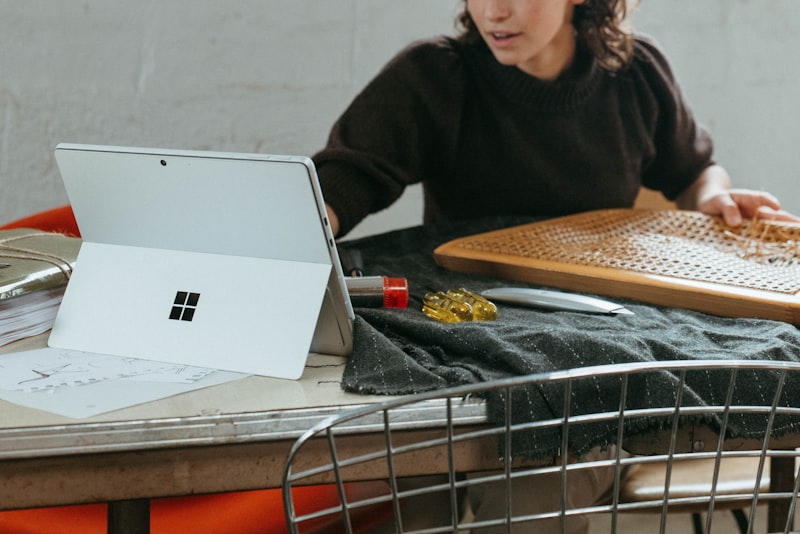 Woman reading about consumer psychology and shopping behavior